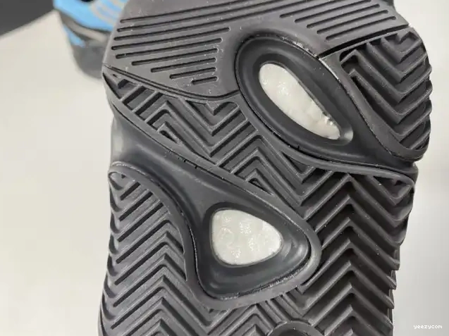 Yeezy ADIDAS GZ3079 'Bright MNVN Cyan' 700 Boost 0520